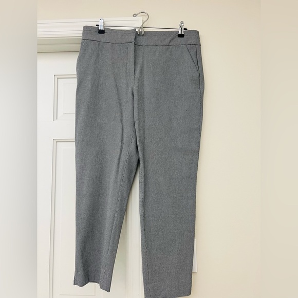 Like new Chico's size 2R cropped pants in black and white - Picture 1 of 10